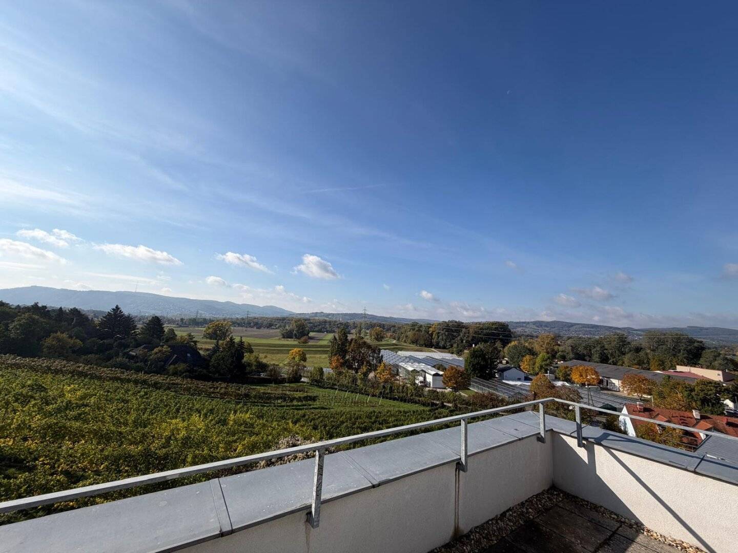 TOP! Exklusives Miet-Terrassen-Eckreihenhaus am Fuße des Bisambergs mit tollen Weitblick!