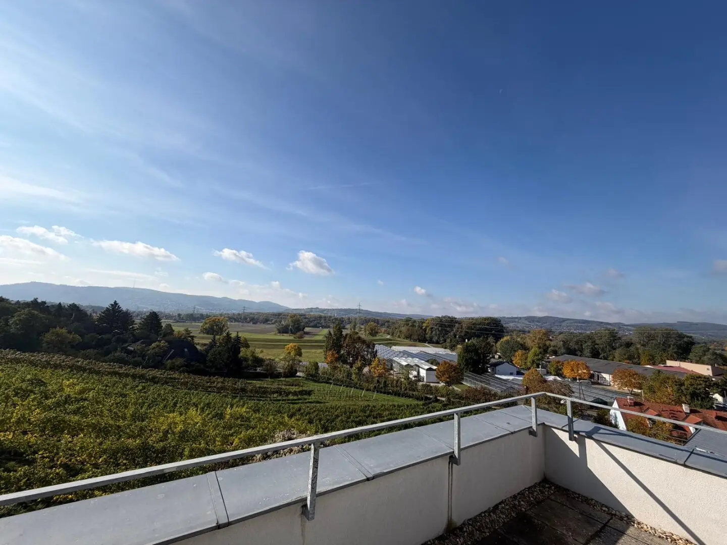 TOP! Exklusives Miet-Terrassen-Eckreihenhaus am Fuße des Bisambergs mit tollen Weitblick!