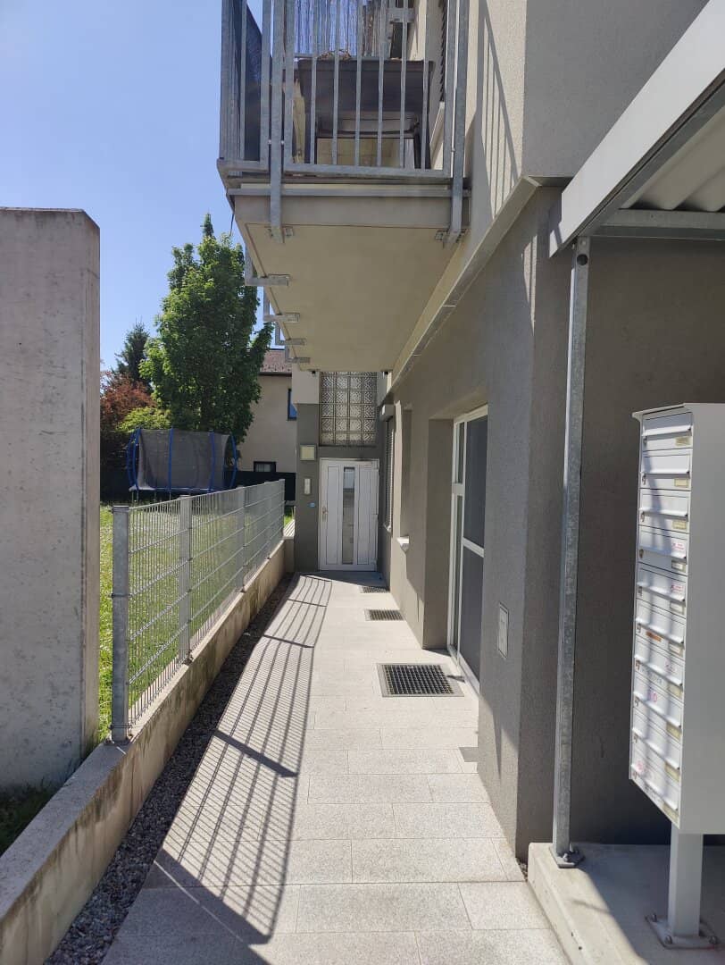 Charmante Zweistöckige Dachgeschosswohnung mit Terrasse und Balkon