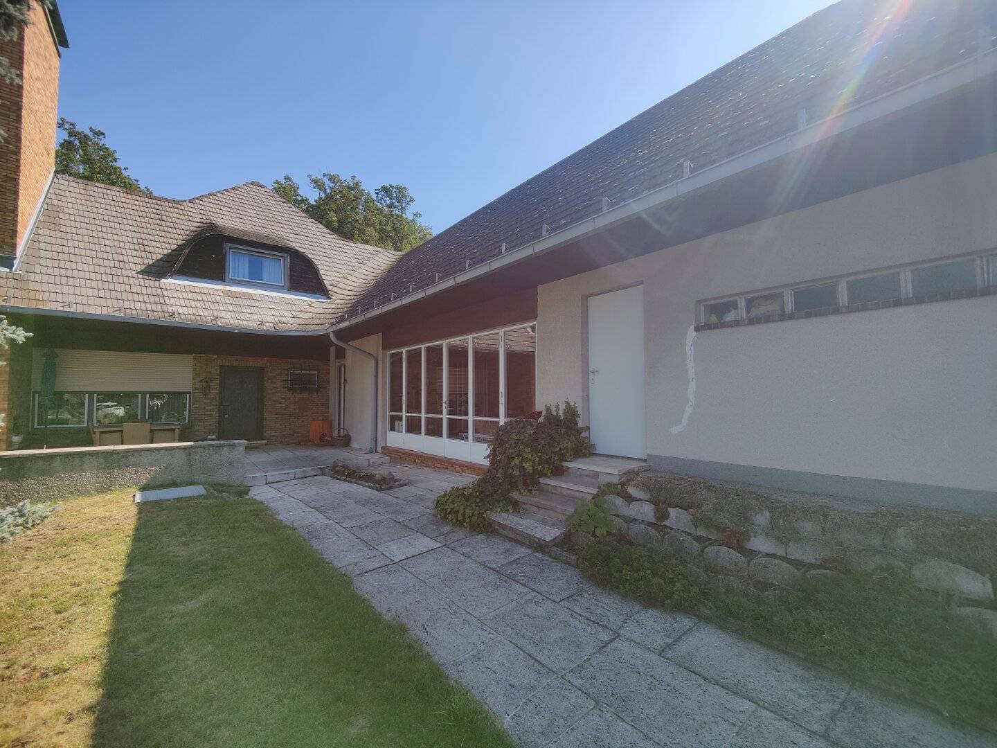 TOP! Ruhig gelegene Architekten Villa mit großen Traumgrundstück 20 Minuten von Wien entfernt!