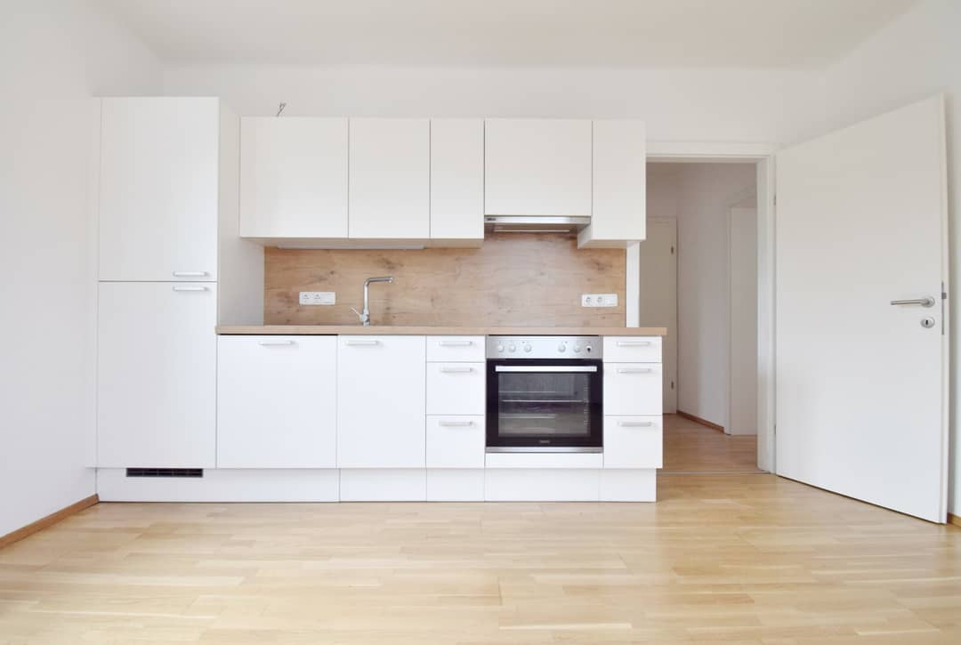 SEHR SCHÖNE 2-ZIMMER-WOHNUNG MIT EINBAUKÜCHE
