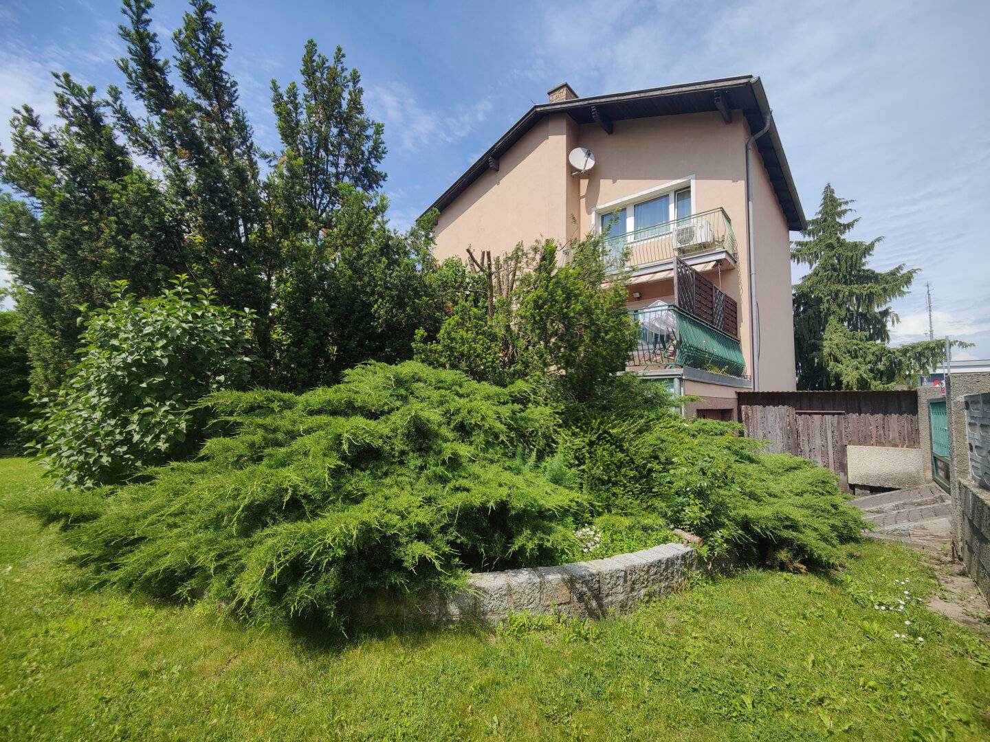 Schönes Einfamilienhaus mit großem Garten, Carport und guter Raumaufteilung in Korneuburg