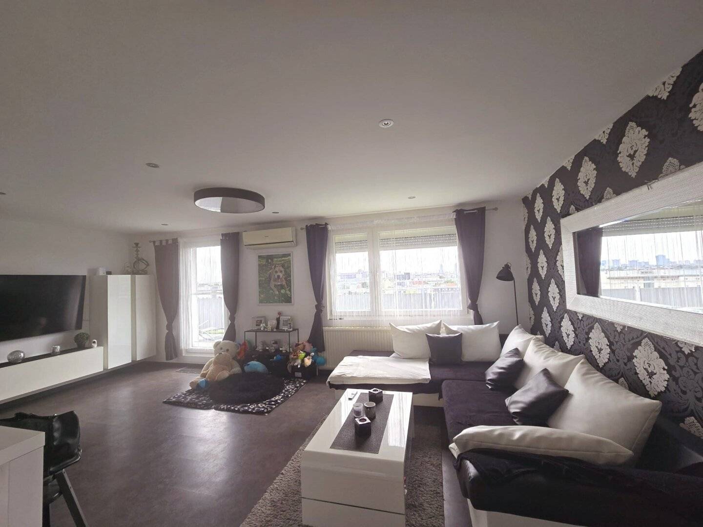 **FERNBLICK + ABSOLUTER FAMILIENTRAUM + Neubau + Klimaanlage + DAN Küche + 4 Zimmer, sonnige Dachgeschosswohnung im 9ten Stock + 2 Dachterrassen 52m²**