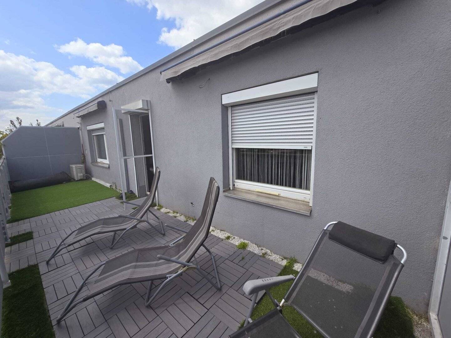 **FERNBLICK + ABSOLUTER FAMILIENTRAUM + Neubau + Klimaanlage + DAN Küche + 4 Zimmer, sonnige Dachgeschosswohnung im 9ten Stock + 2 Dachterrassen 52m²**