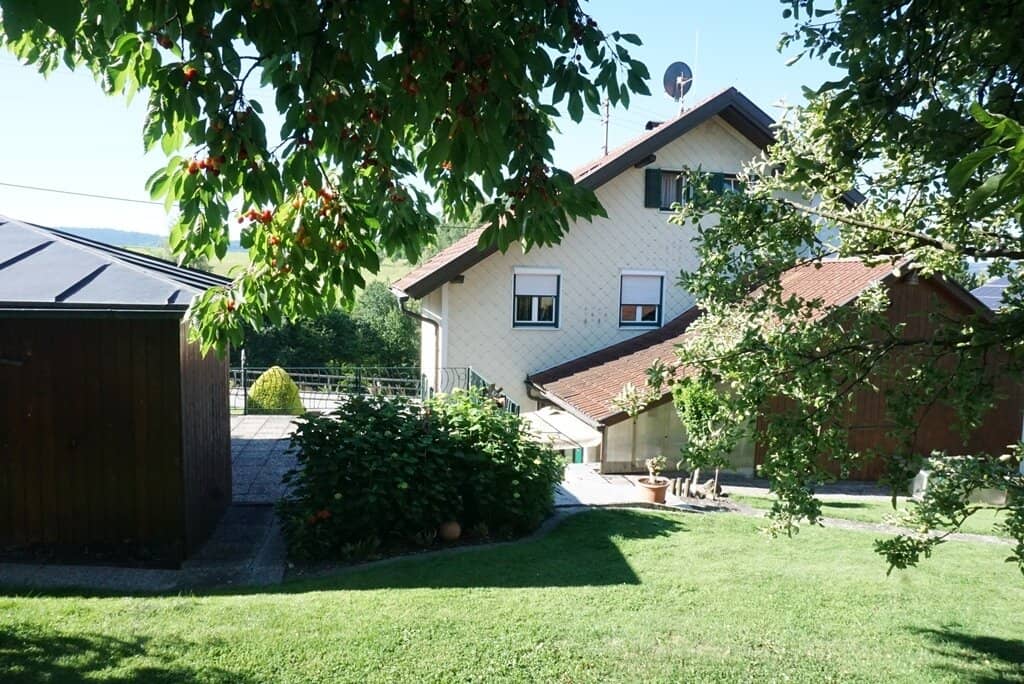 Wohnimmobilie mit viel Platzangebot innen und außen