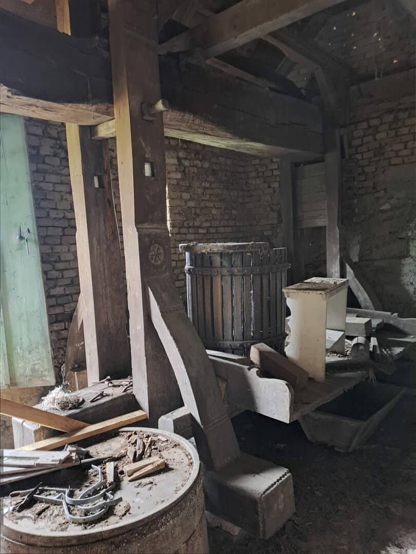 Weinkeller mit Weinpresse aus 1803