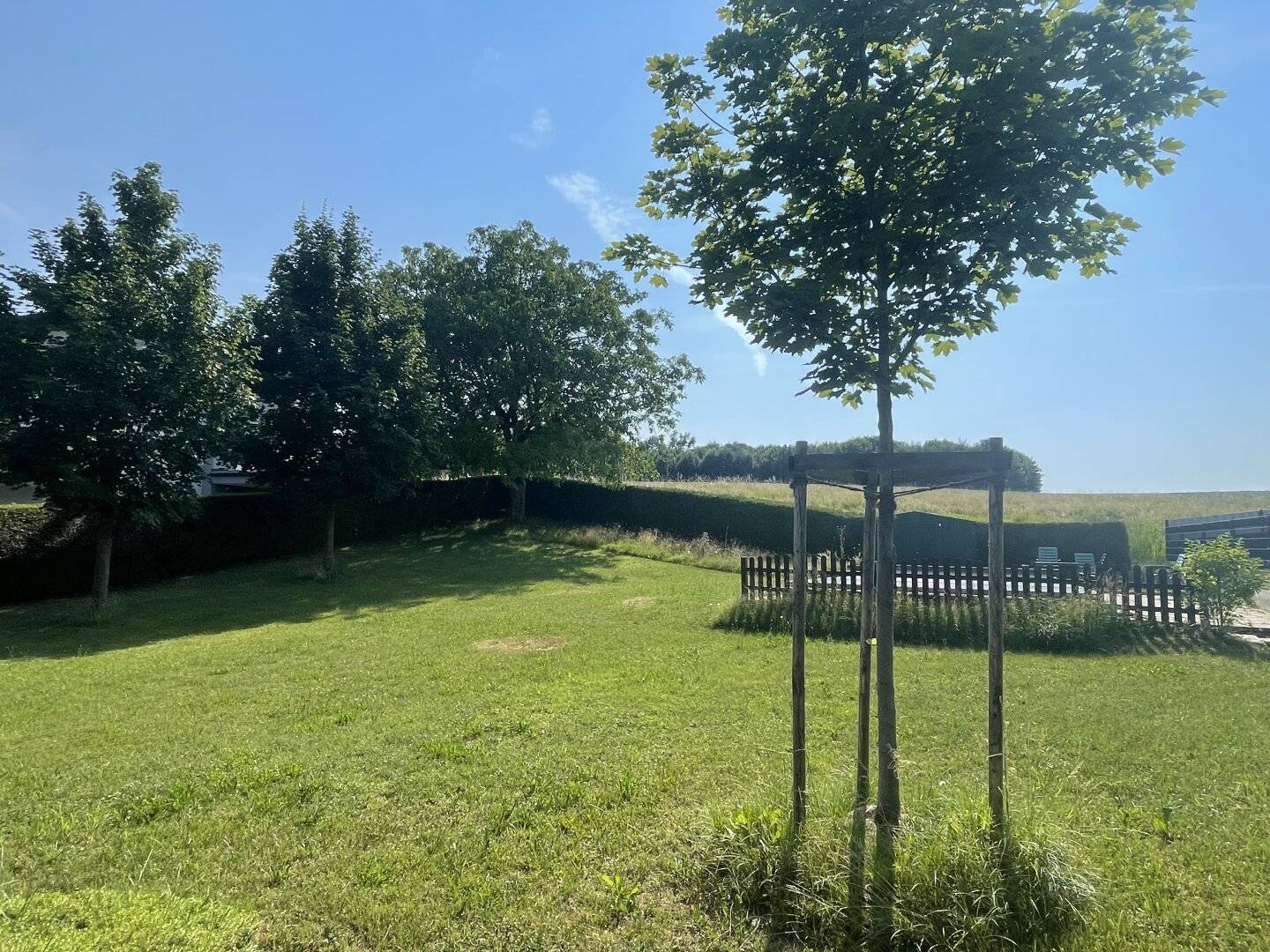 Ihr Platz für die Zukunft – großzügiges Grundstück mit kleinen Wochenendhaus und Pool in begehrter Wohnlage zu verkaufen