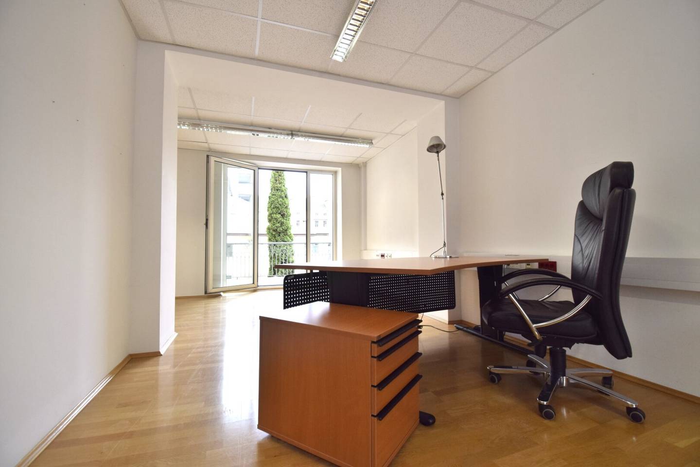 SOFORT BEREIT - MÖBLIERTES BÜRO IN URFAHR