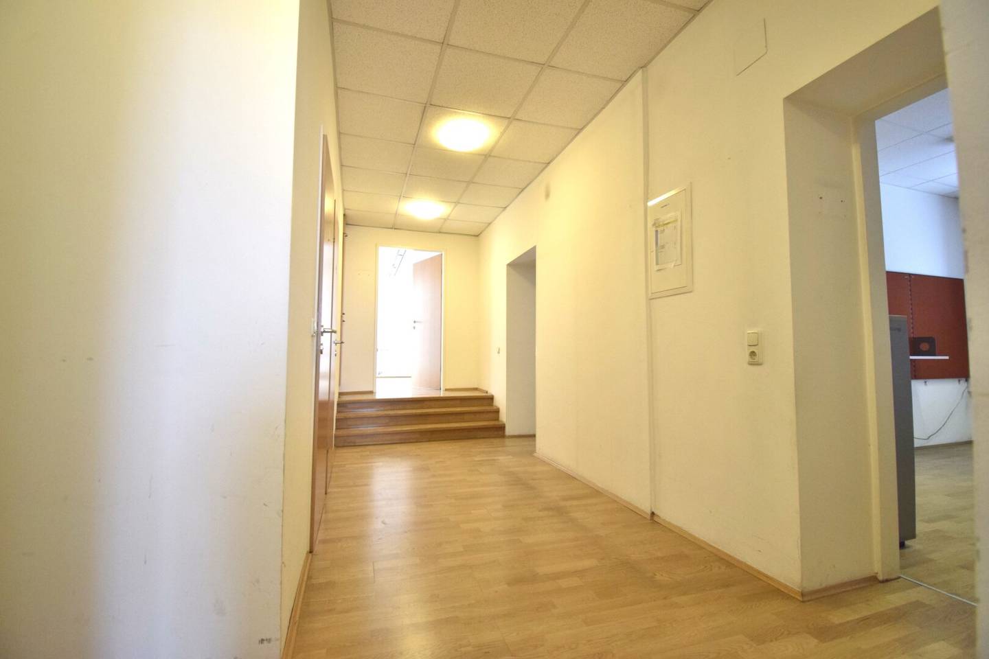 SOFORT BEREIT - MÖBLIERTES BÜRO IN URFAHR