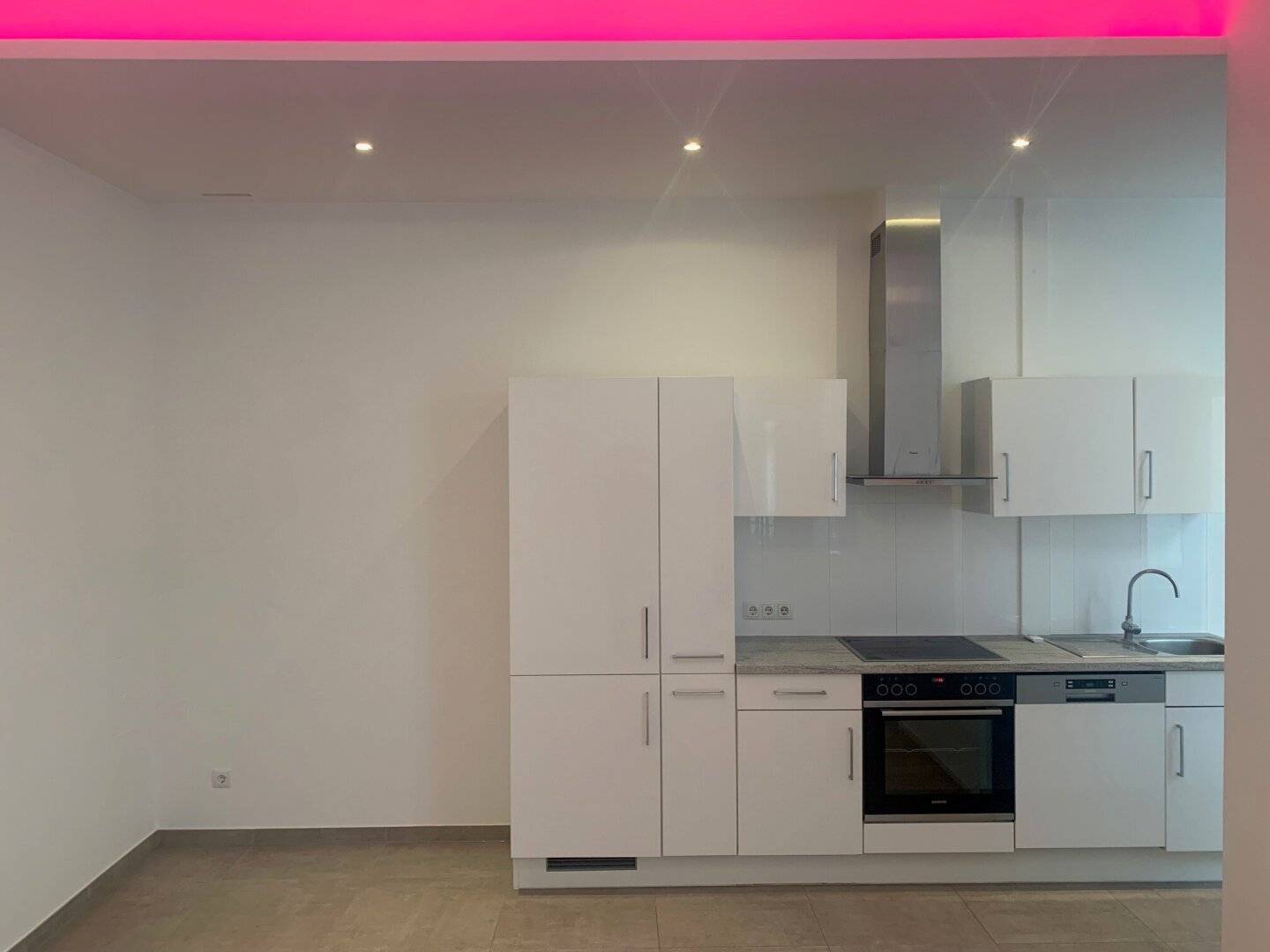 Moderne helle 2 Zimmer Wohnung beim Diepoldpark! TOP!