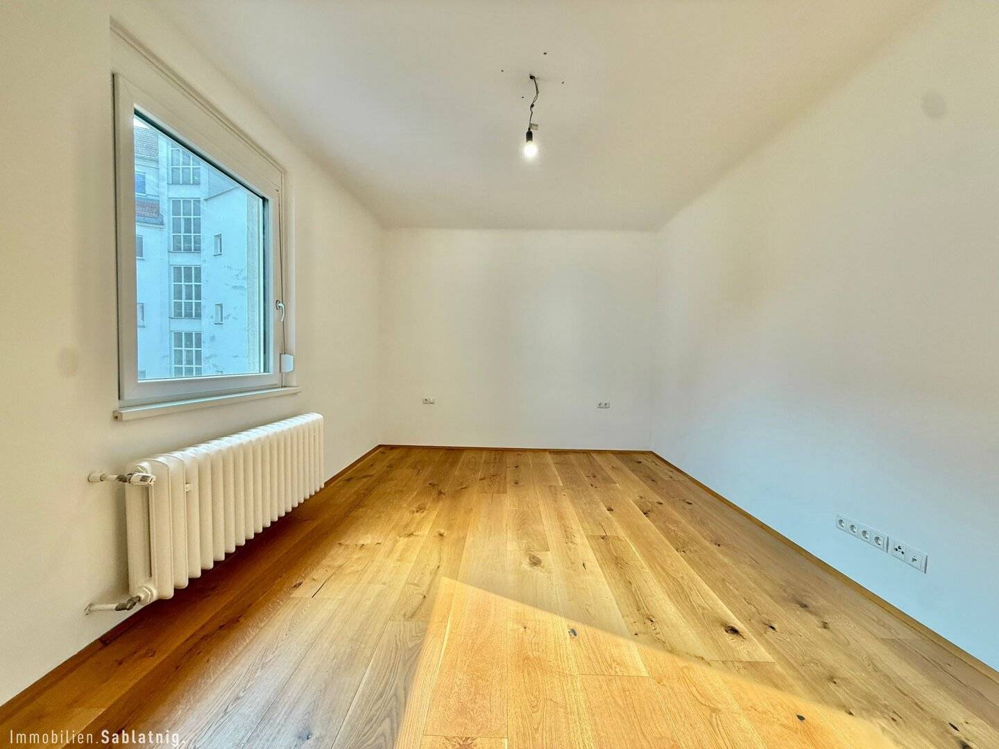 MODERNE 3-ZIMMER-WOHNUNG mit Balkon und Aufzug – vollsaniert, 73m²!