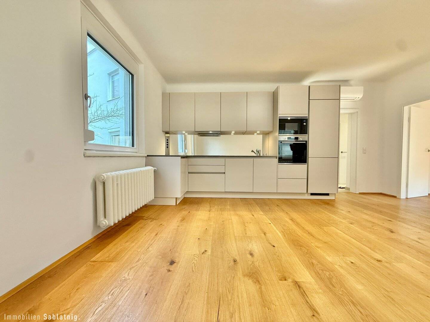 MODERNE 3-ZIMMER-WOHNUNG mit Balkon und Aufzug – vollsaniert, 73m²!
