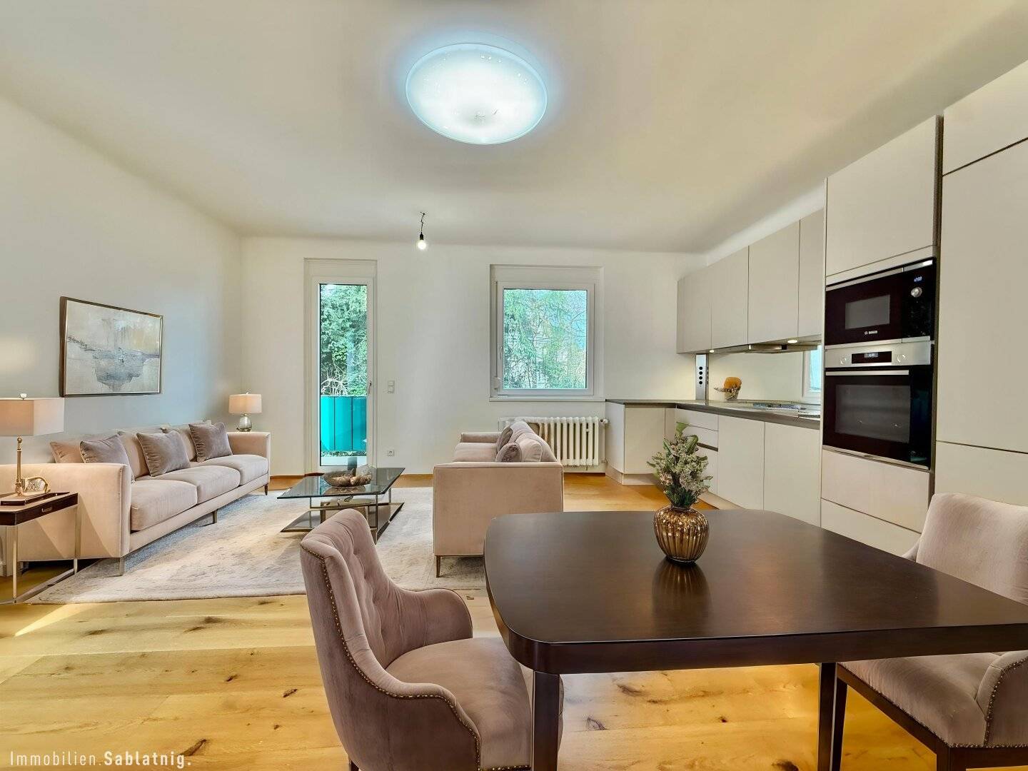 MODERNE 3-ZIMMER-WOHNUNG mit Balkon und Aufzug – vollsaniert, 73m²!