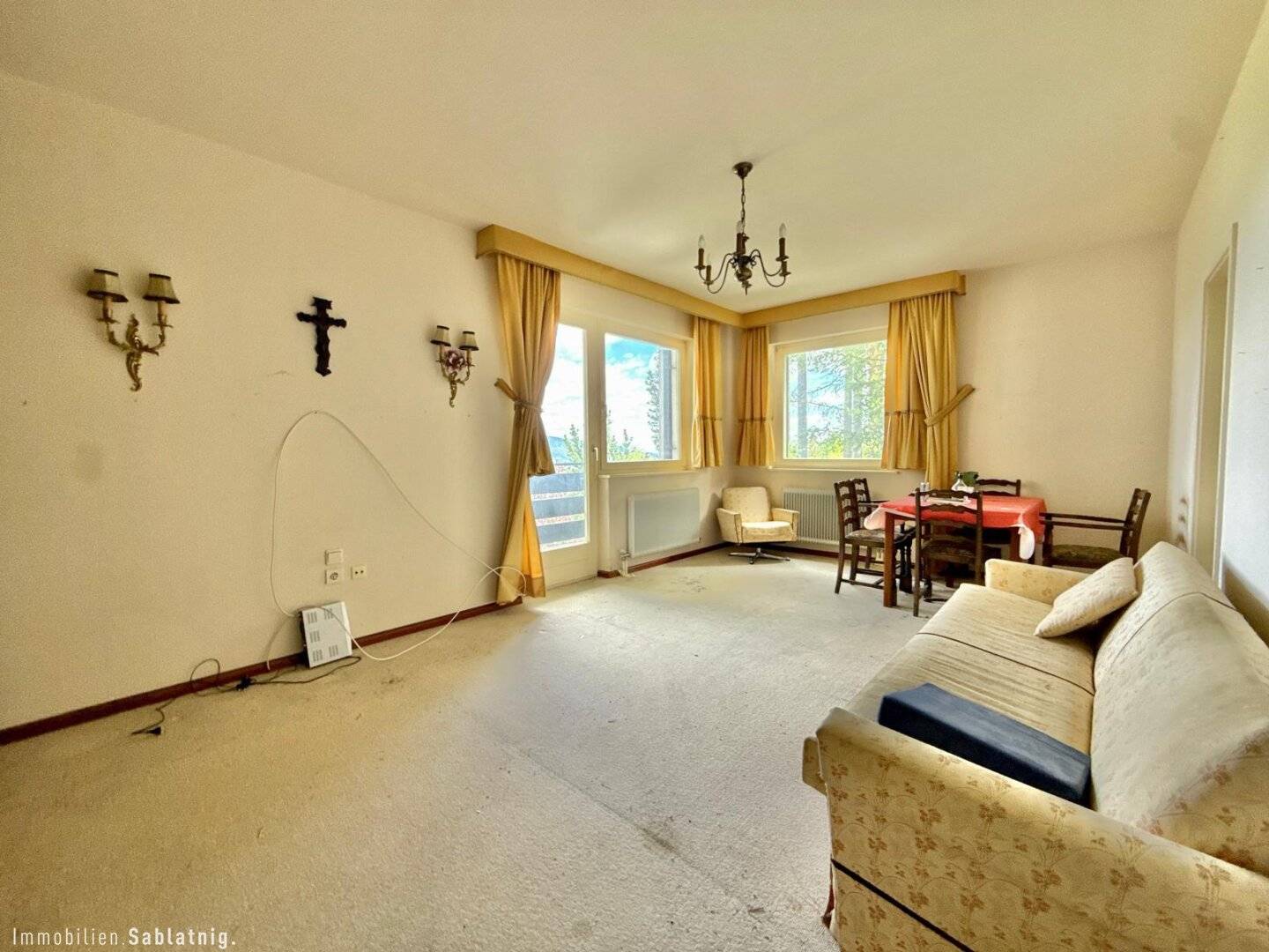 FERNBLICK RUHELAGE ERHOLUNG! Sanierungsbedürftige Eigentumswohnung mit Loggia, Balkon & optionalem Stellplatz in Semmering-Kurort!