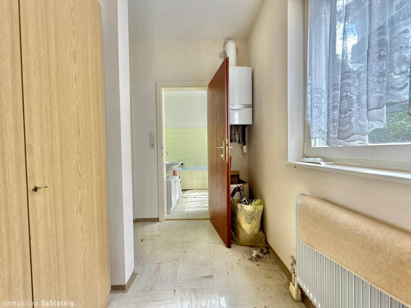 FERNBLICK RUHELAGE ERHOLUNG! Sanierungsbedürftige Eigentumswohnung mit Loggia, Balkon & optionalem Stellplatz in Semmering-Kurort!