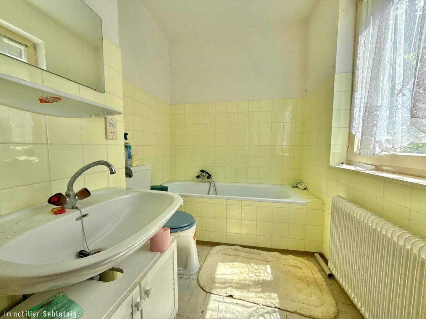 FERNBLICK RUHELAGE ERHOLUNG! Sanierungsbedürftige Eigentumswohnung mit Loggia, Balkon & optionalem Stellplatz in Semmering-Kurort!