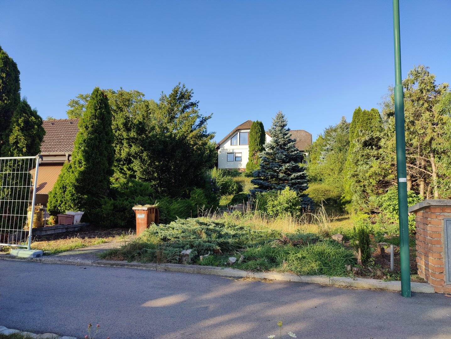 Großes Grundstück mit Einfamilienhaus und unverbaubaren Weitblick!