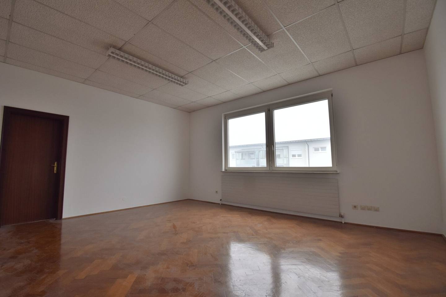 Helle Bürofläche mit ca. 131 m² und Parkmöglichkeiten in Traun