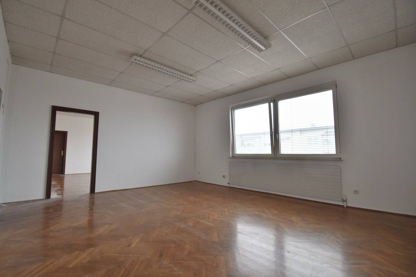 Helle Bürofläche mit ca. 131 m² und Parkmöglichkeiten in Traun