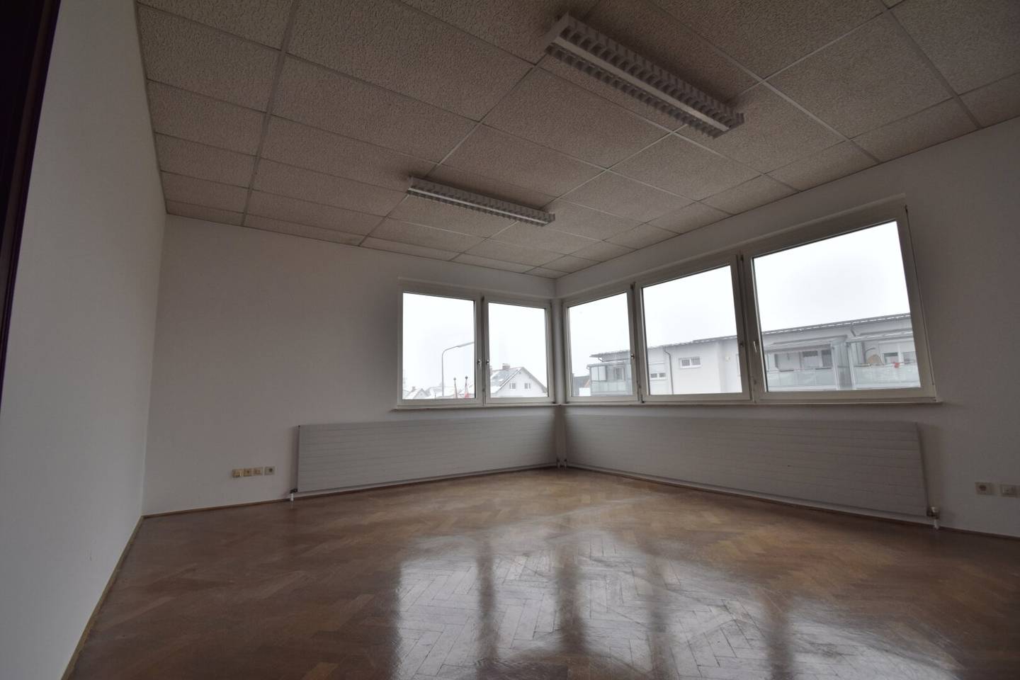 Helle Bürofläche mit ca. 131 m² und Parkmöglichkeiten in Traun