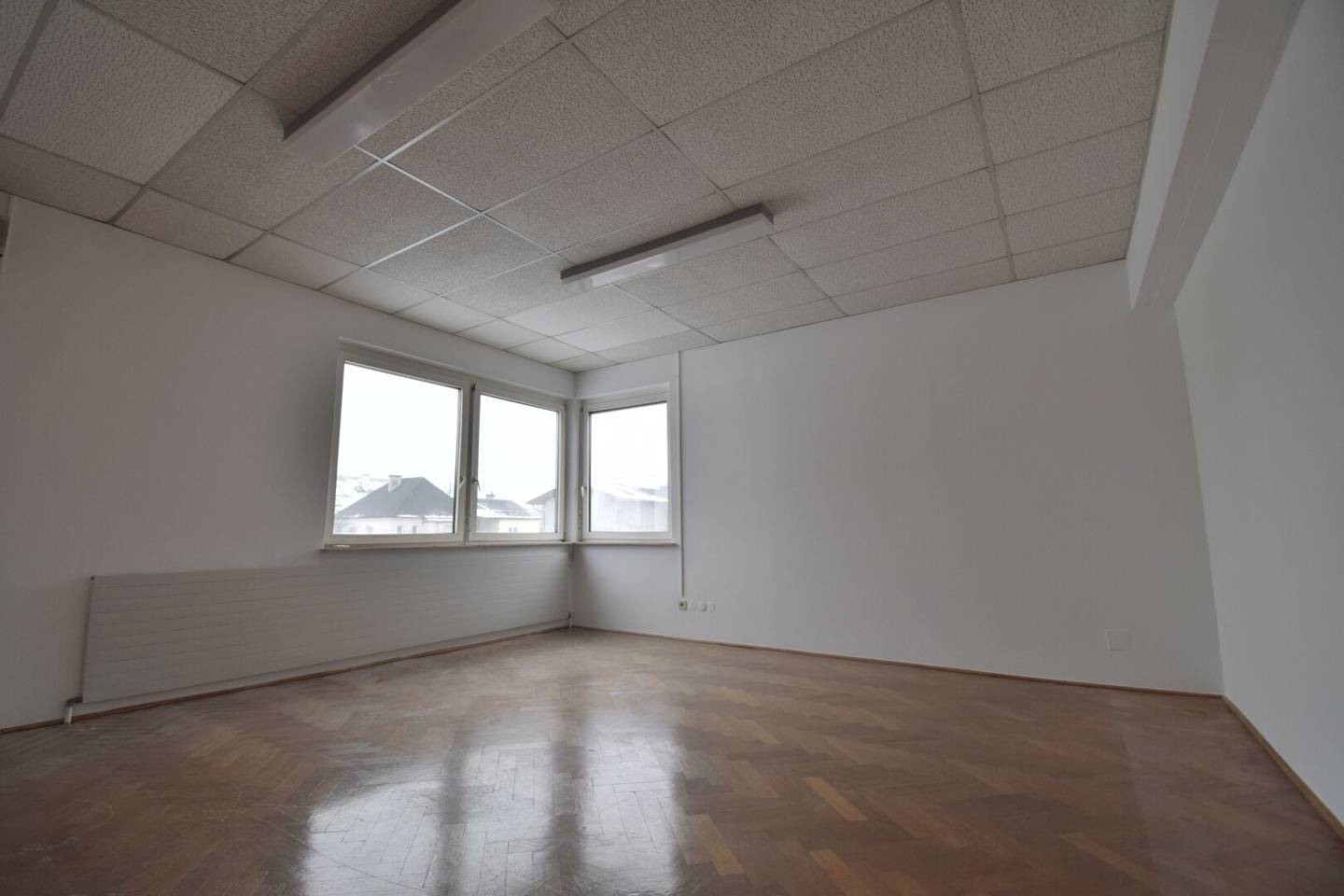 Helle Bürofläche mit ca. 131 m² und Parkmöglichkeiten in Traun