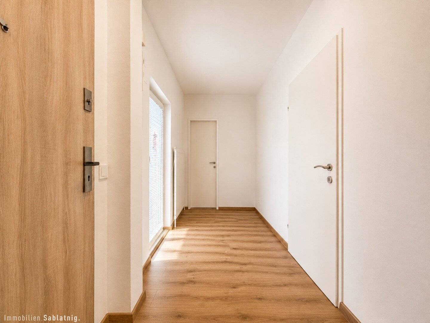 Moderne 2,5 Zi-Wohnung mit Garten, 2 Balkonen & Garage in 1230 Wien – top saniert!