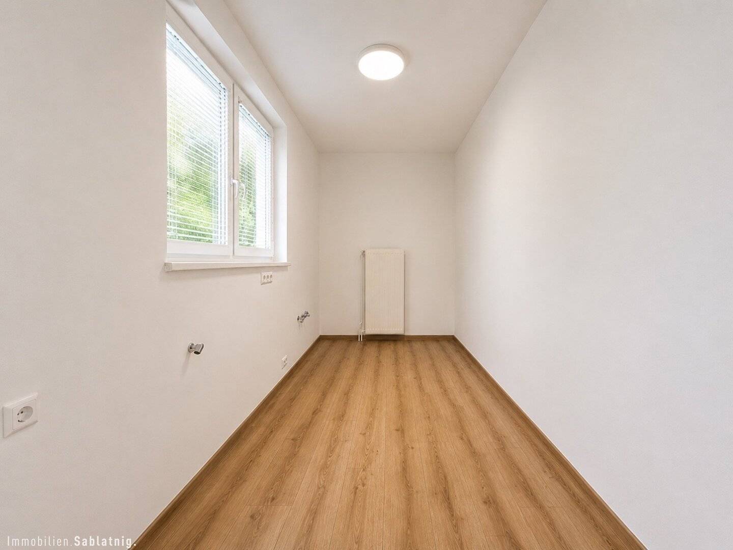 Moderne 2,5 Zi-Wohnung mit Garten, 2 Balkonen & Garage in 1230 Wien – top saniert!