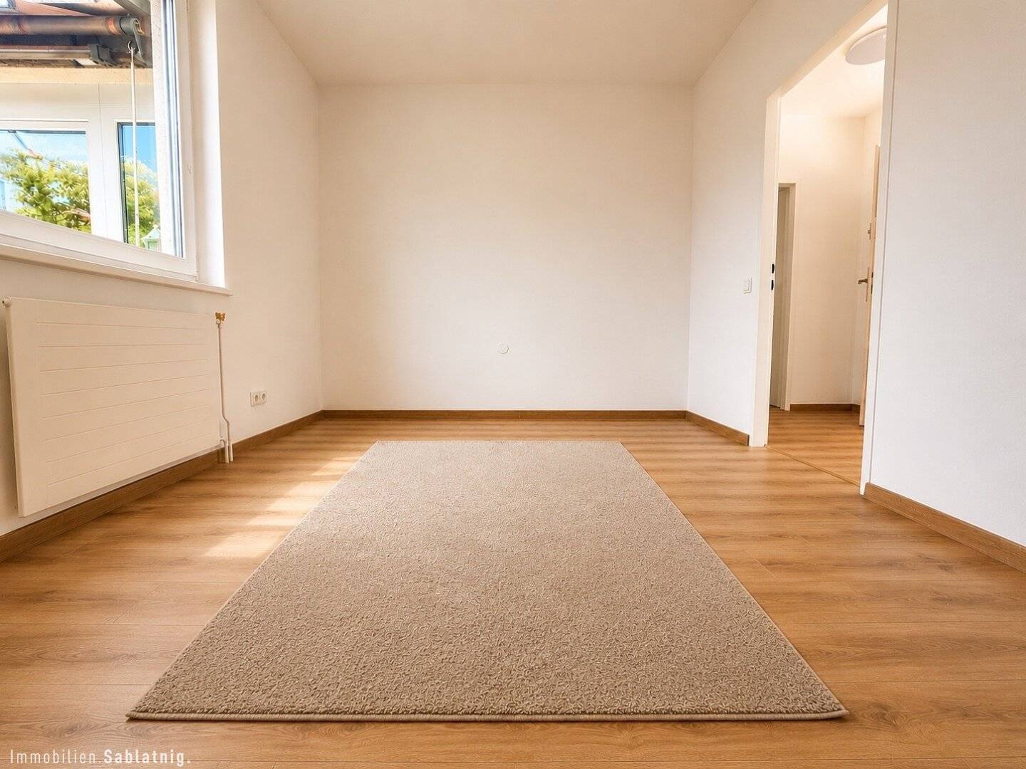 Moderne 2,5 Zi-Wohnung mit Garten, 2 Balkonen & Garage in 1230 Wien – top saniert!