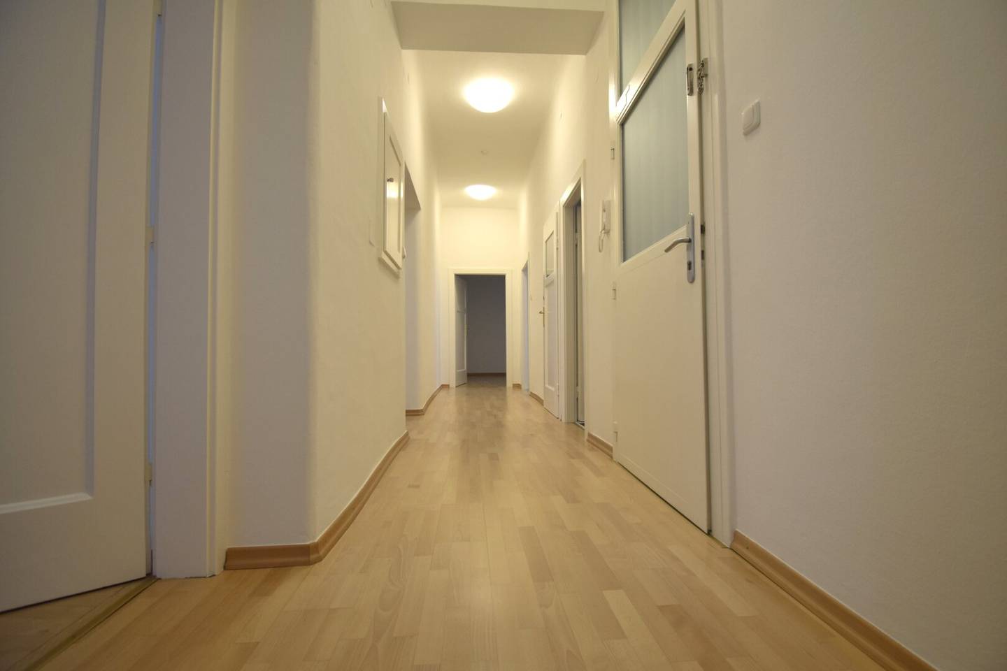 Frisch sanierte Bürofläche in tollem Altbau inklusive einem Parkplatz