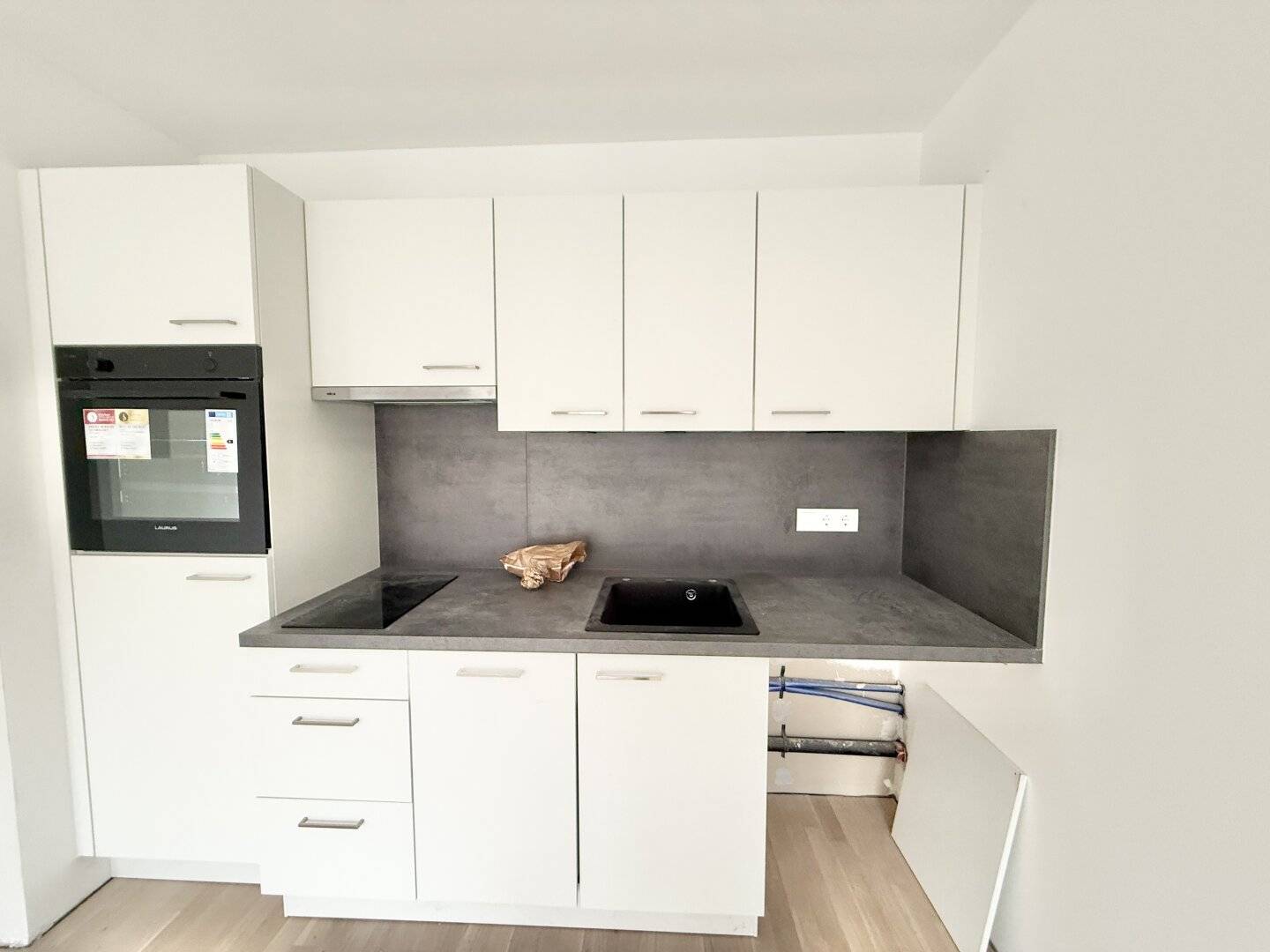 SMART INVEST NEAR CEU: First occupancy - 2 rooms - approx. 37 m² living area - Kitchen included - Balcony