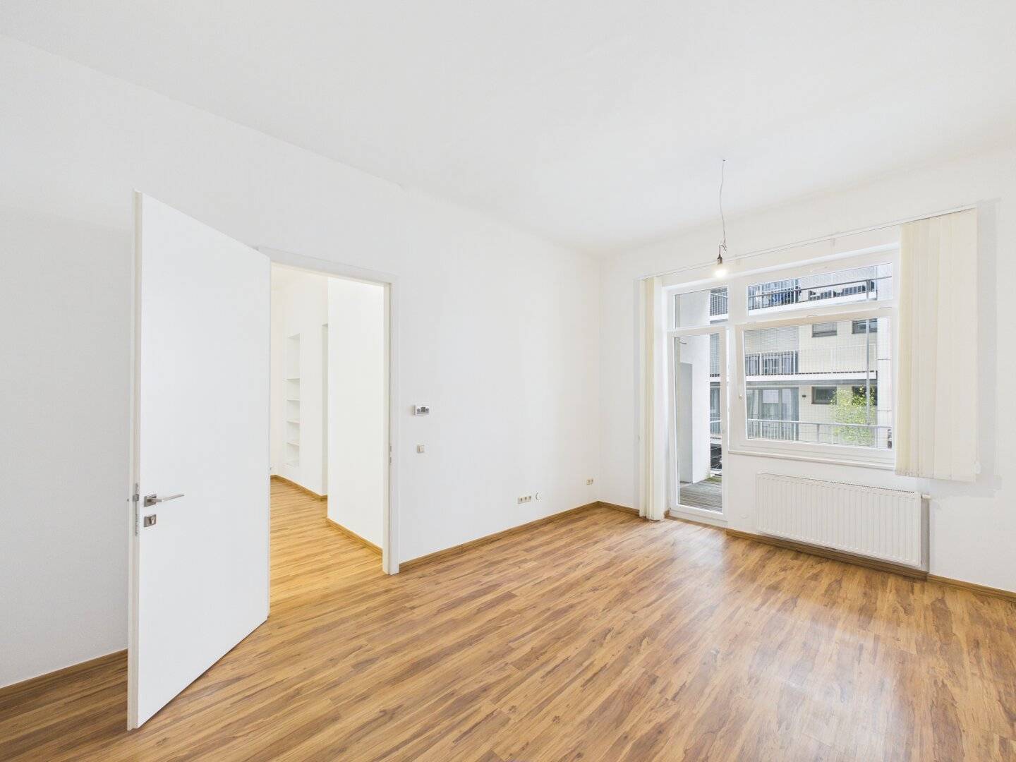 The perfect location for your business: Office premises in prime downtown location available immediately