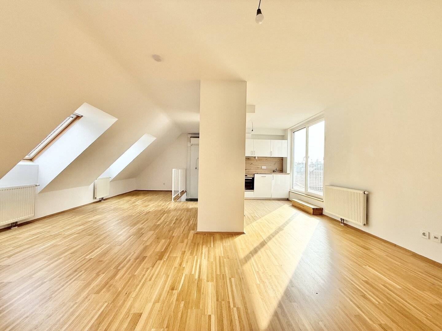 SUMMER ACTION | half buyer commission | until 31.08 | Above the roofs of Vienna – Elegant attic apartment with sun terrace