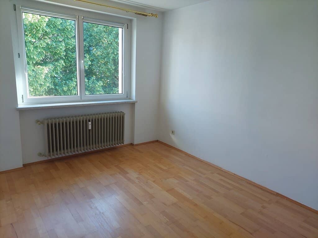 Leistbare, teilmöblierte Eigentumswohnung mit sonnigem Balkon