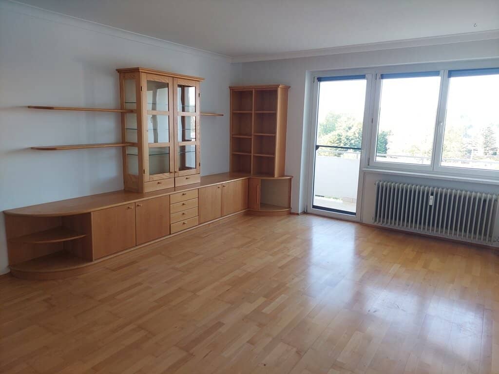 Leistbare, teilmöblierte Eigentumswohnung mit sonnigem Balkon