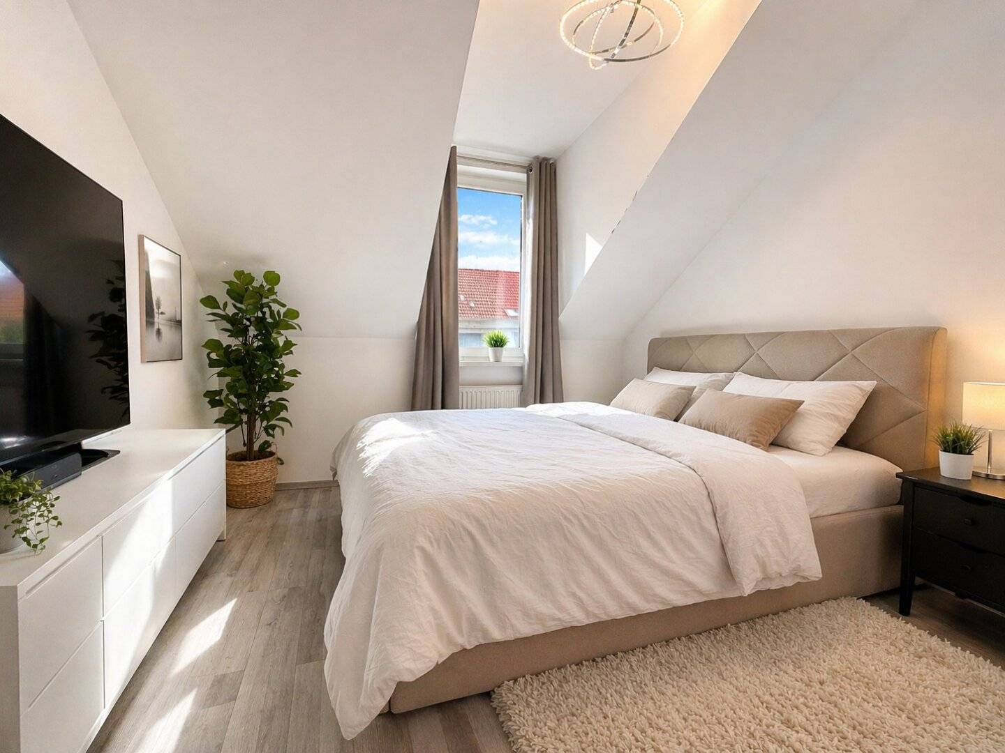 Seltene Kaufchance: Charmante Dachgeschosswohnung mit Terrasse und U-Bahn Nähe