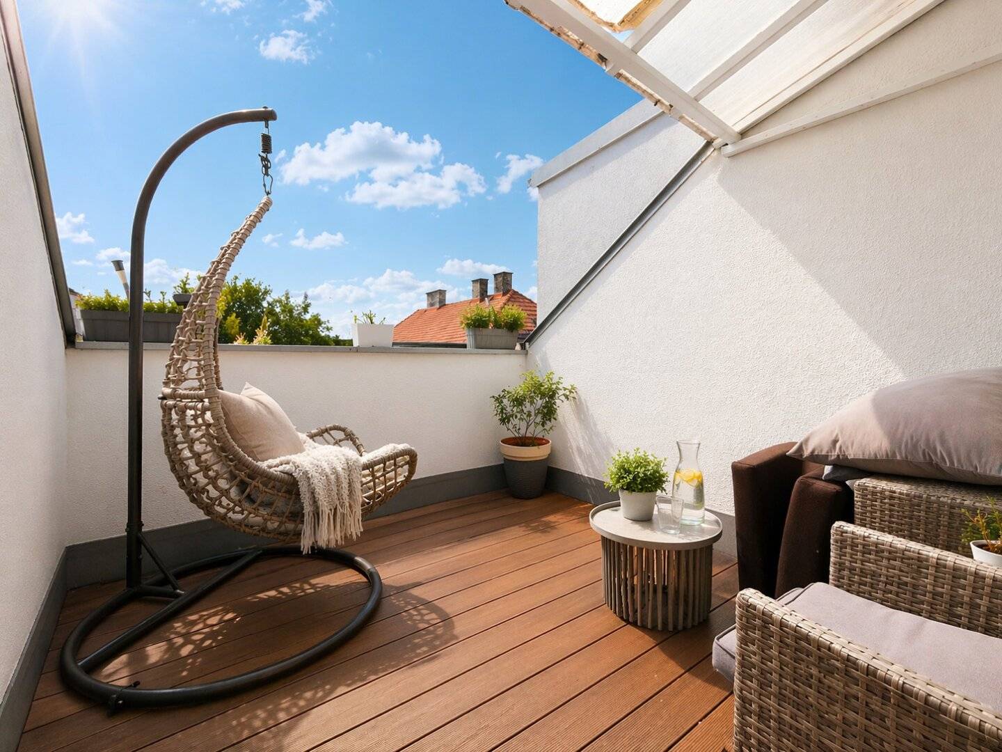 Seltene Kaufchance: Charmante Dachgeschosswohnung mit Terrasse und U-Bahn Nähe