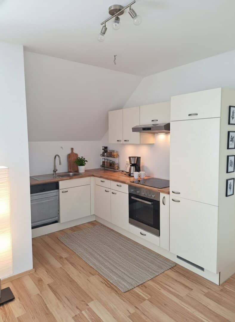Großzügig und hell: 2-Zimmer-Maisonette-Wohnung in beliebter Wohngegend