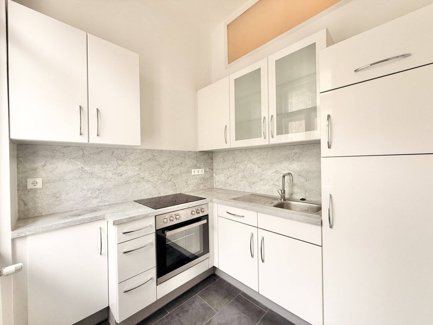 SOMMER AKTION | halbe Käuferprovision | bis 31.08 | CHARMANTE WOHNUNG NAHE ROCHUSMARKT - ca. 57 m² WFL - 2 Zimmer - BALKONZUBAU MÖGLICH
