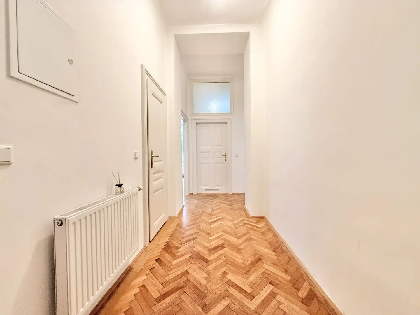 CHARMANTE WOHNUNG NAHE ROCHUSMARKT - ca. 57 m² WFL - 2 Zimmer - BALKONZUBAU MÖGLICH