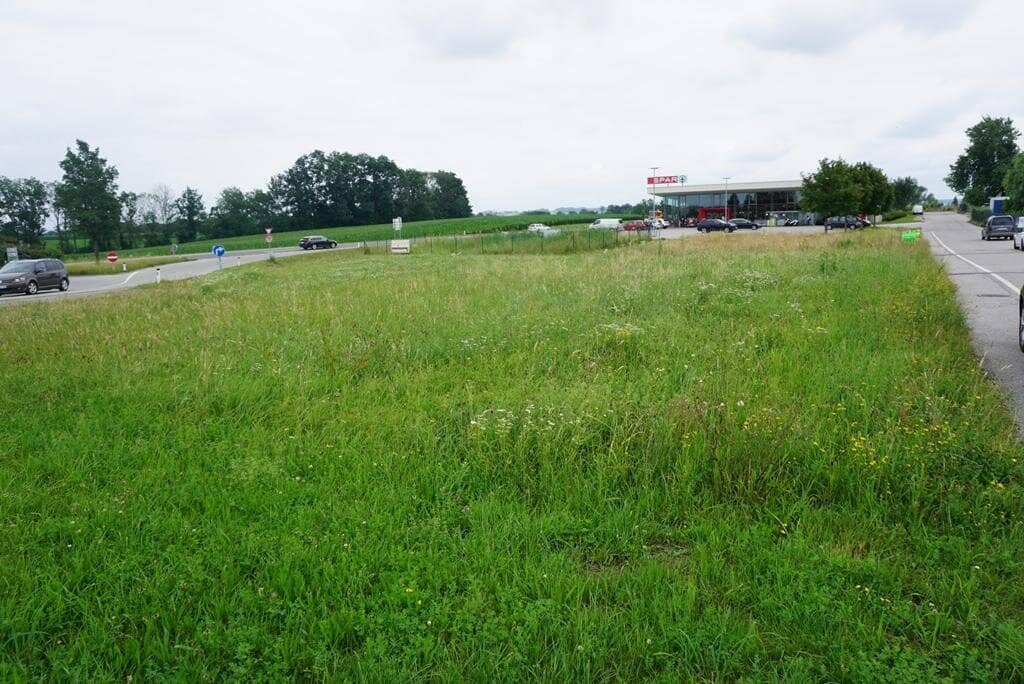 Verkehrsgünstig und werbewirksam gelegenes Pachtgrundstück