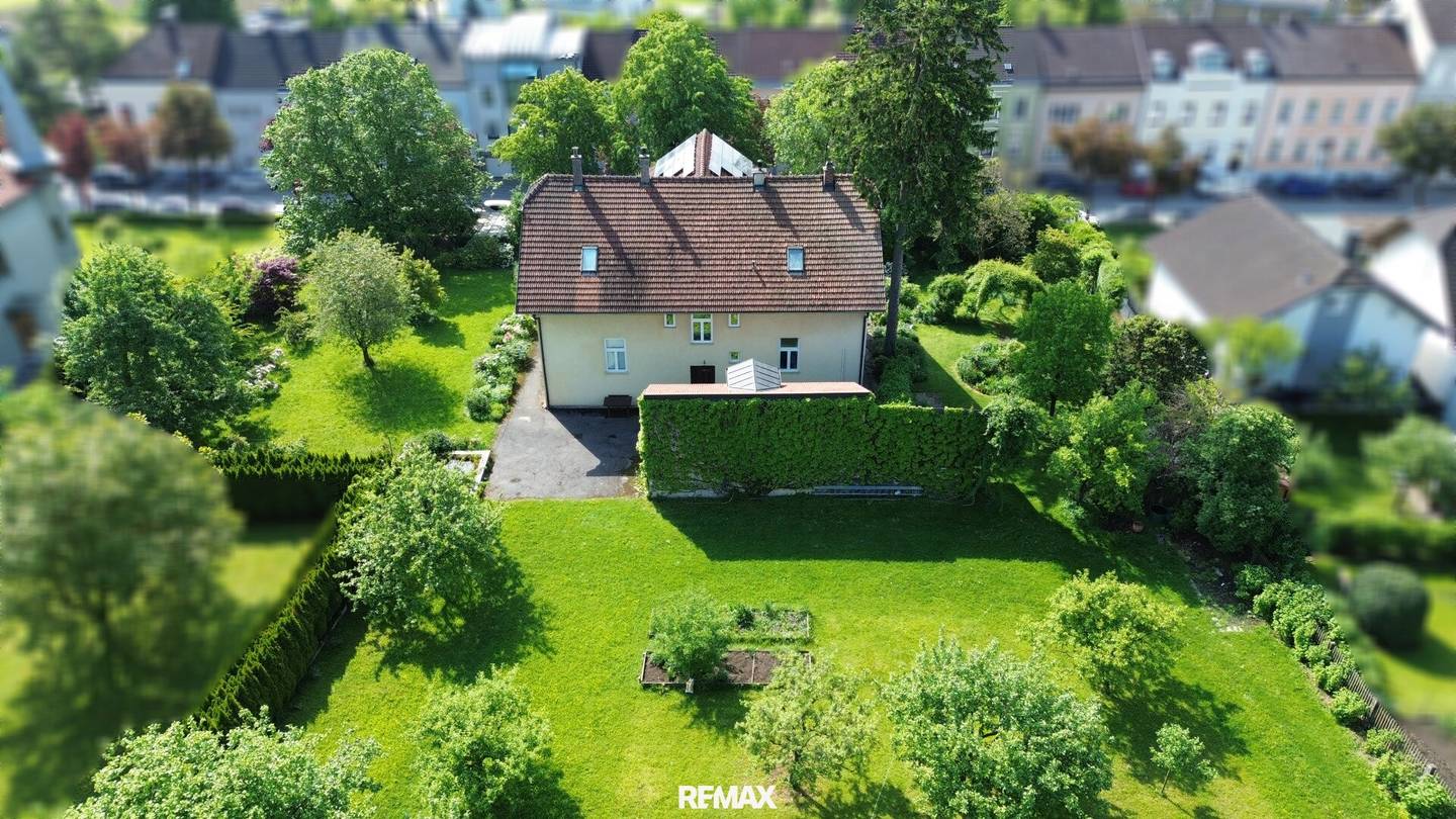 Charmante Altbauvilla mit eindrucksvoller Grünfläche und WOHNRECHT