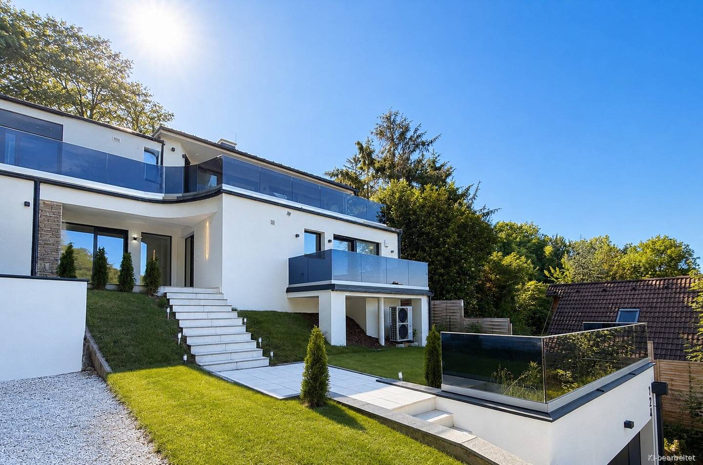 TRAUMVILLA in Klosterneuburg - Erstbezug: 5 Zimmer, mehrere Terrassen und Freiflächen, Infinity-Pool