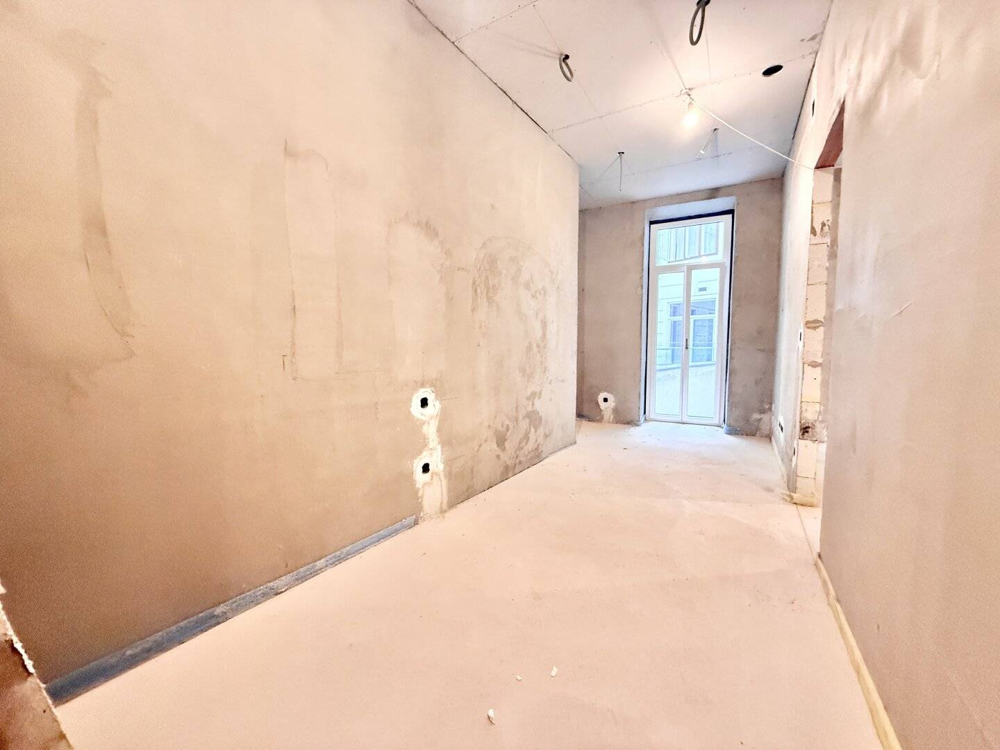 CITY APARTMENT - approx. 54 m² net living area - 2 rooms - top infrastructure - historic style building - delivery floor-ready or turnkey possible