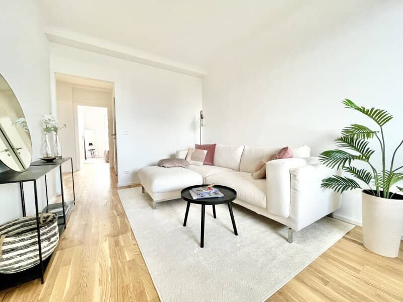 PARK VIEW - 4th floor with elevator - 3 rooms - approx. 84 m² net living area - loggia - subway