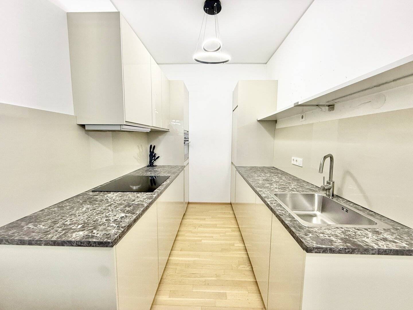 Exklusives Wohnen mit Panorama über Wien: Neuwertige 2-Zimmer-Wohnung mit Balkon in der 15. Etage