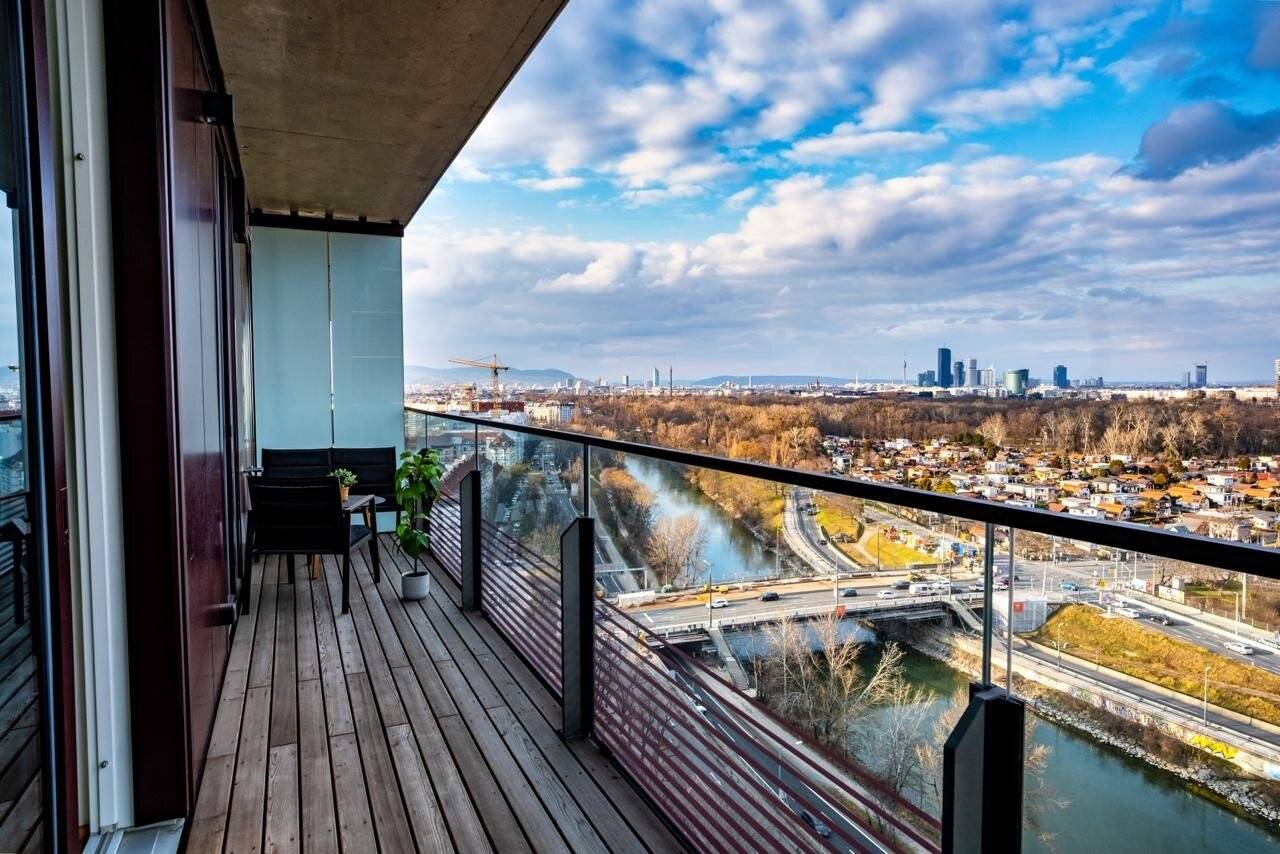 Exklusives Wohnen mit Panorama über Wien: Neuwertige 2-Zimmer-Wohnung mit Balkon in der 15. Etage