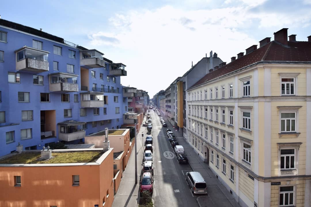 Apartment in a quiet side street with balcony near Matzleinsdorfer Platz