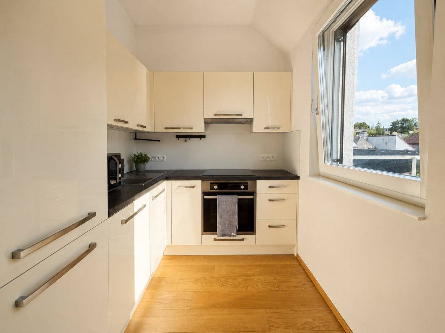 Neuwertige 2-Zimmer-Wohnung mit Sonnenterrasse über den Dächern Wiens | 1190