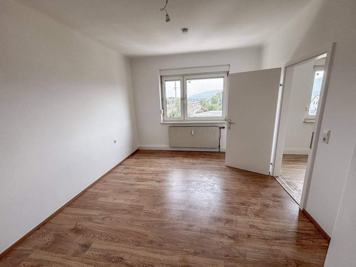 Teilsanierte, preiswerte Wohnung