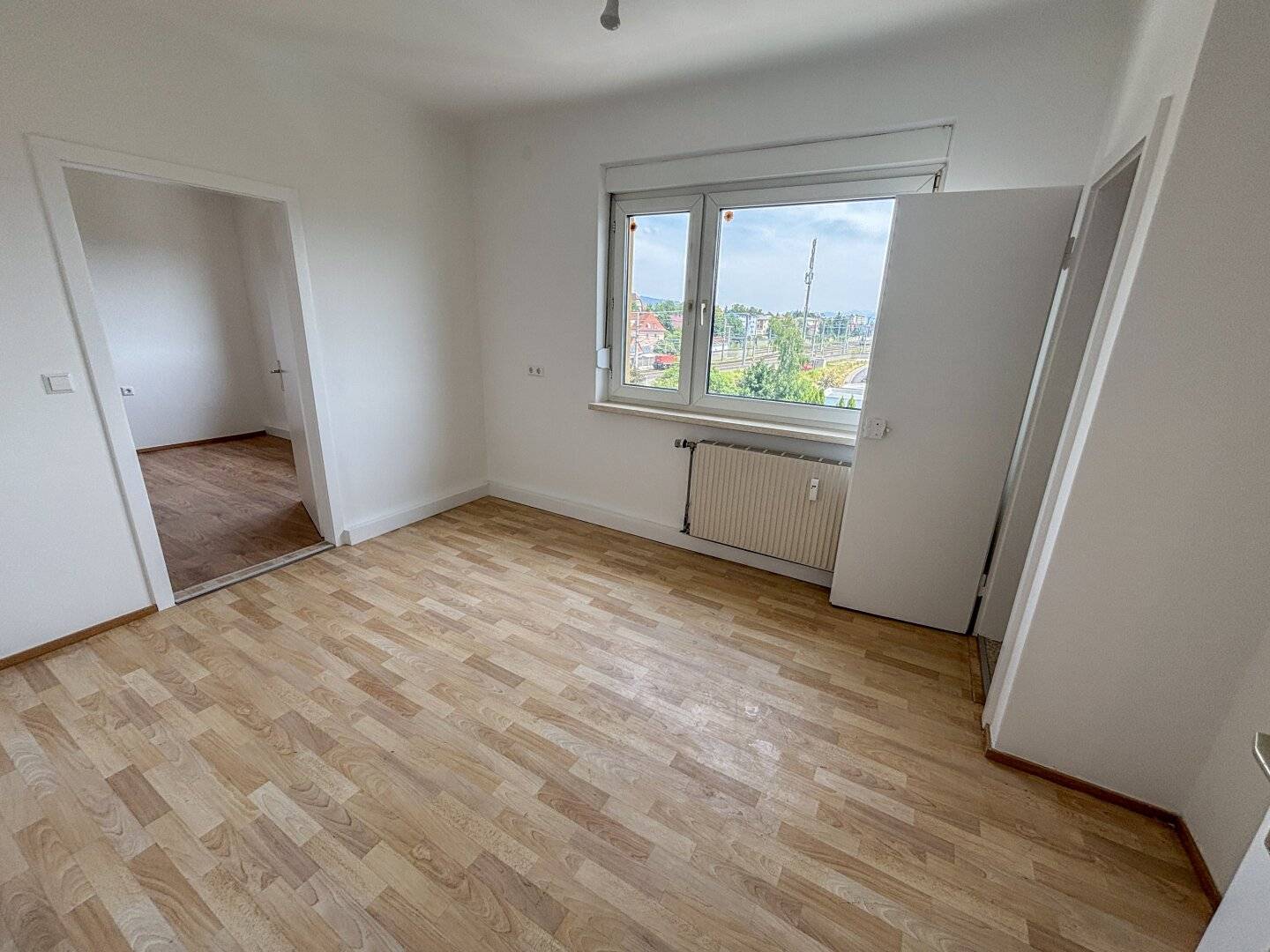 Teilsanierte, preiswerte Wohnung